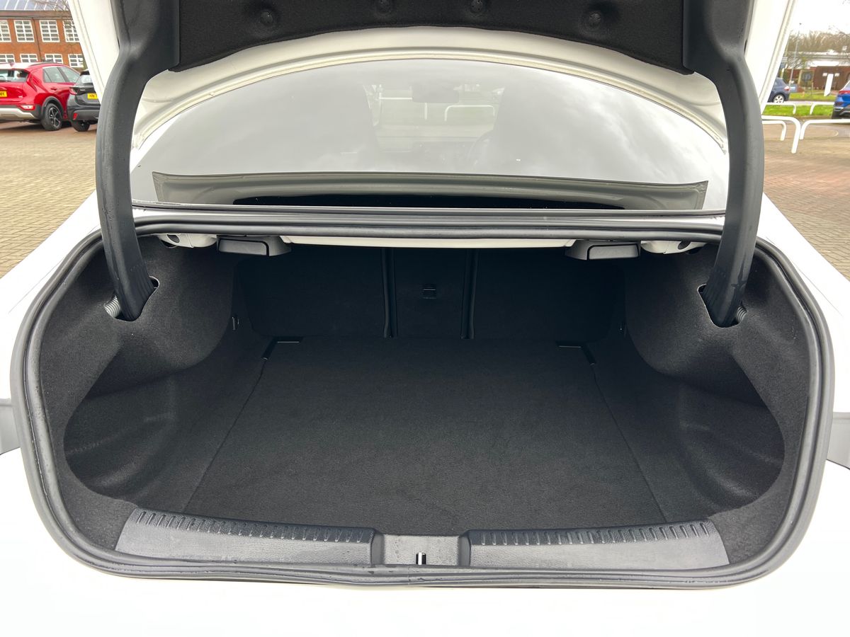 CLA 220D EXECUTIVE TIP