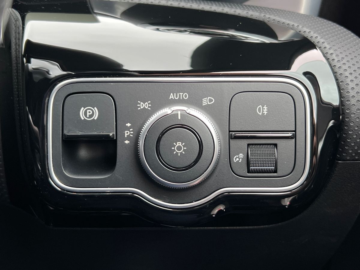 CLA 220D EXECUTIVE TIP