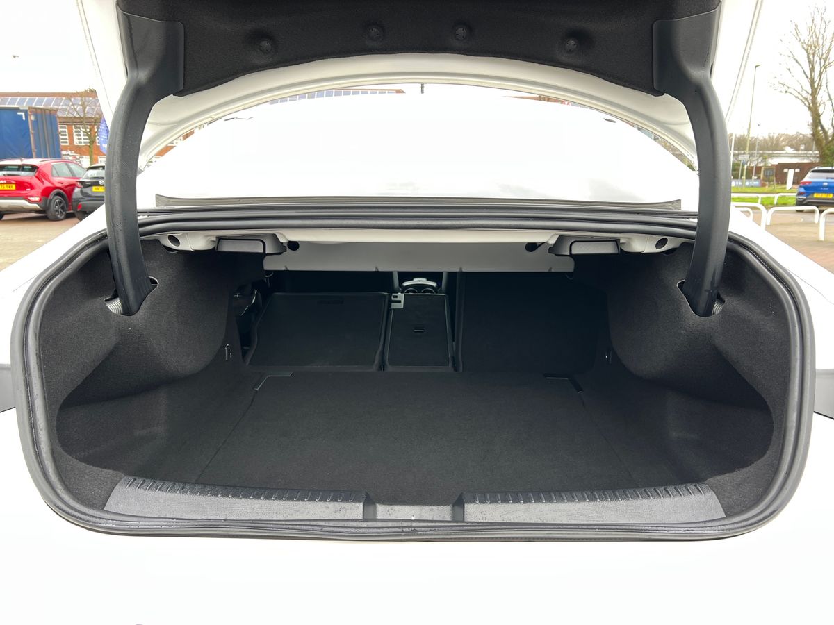 CLA 220D EXECUTIVE TIP