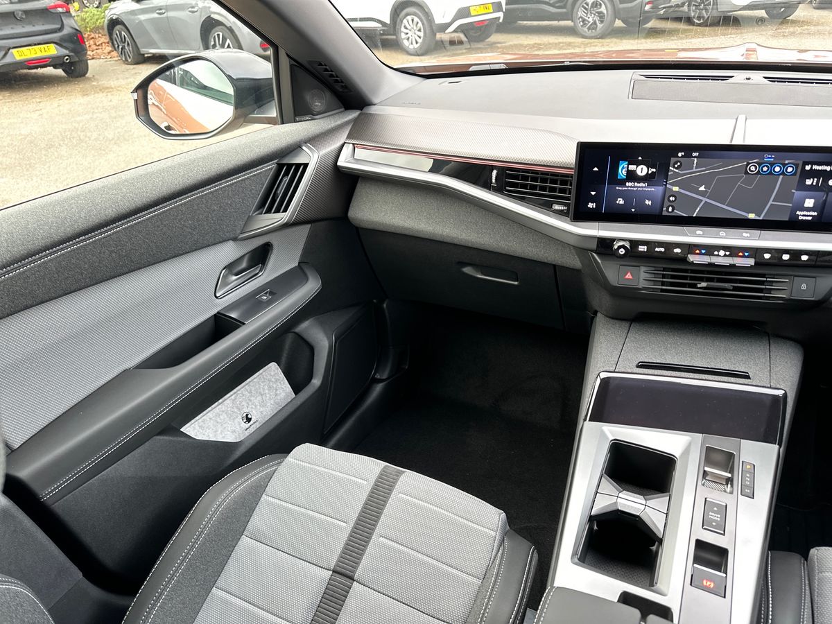 HYBRID 145 E-DCT6 FIXED ROOF