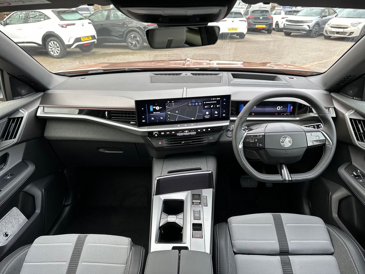 HYBRID 145 E-DCT6 FIXED ROOF