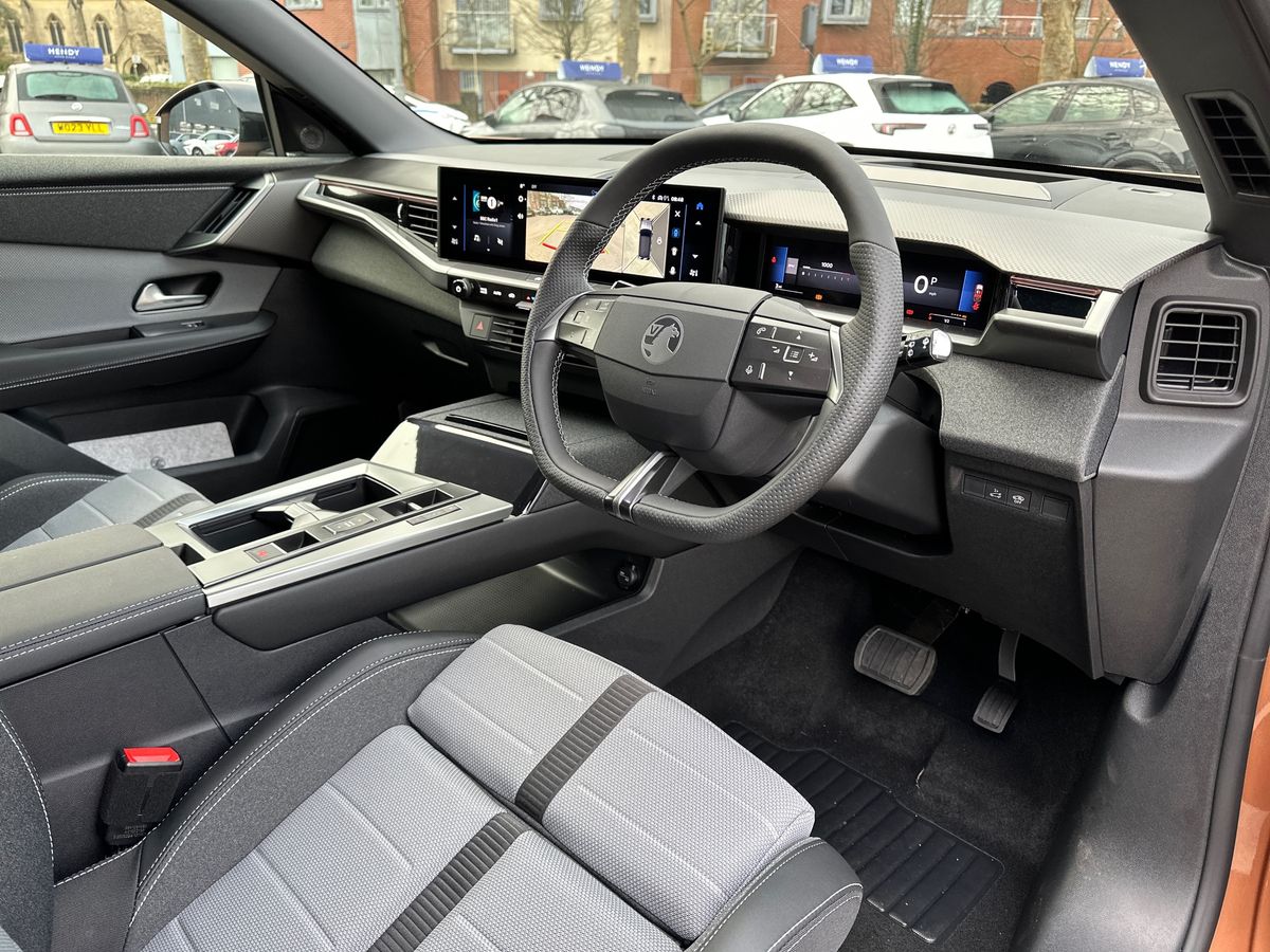 HYBRID 145 E-DCT6 FIXED ROOF