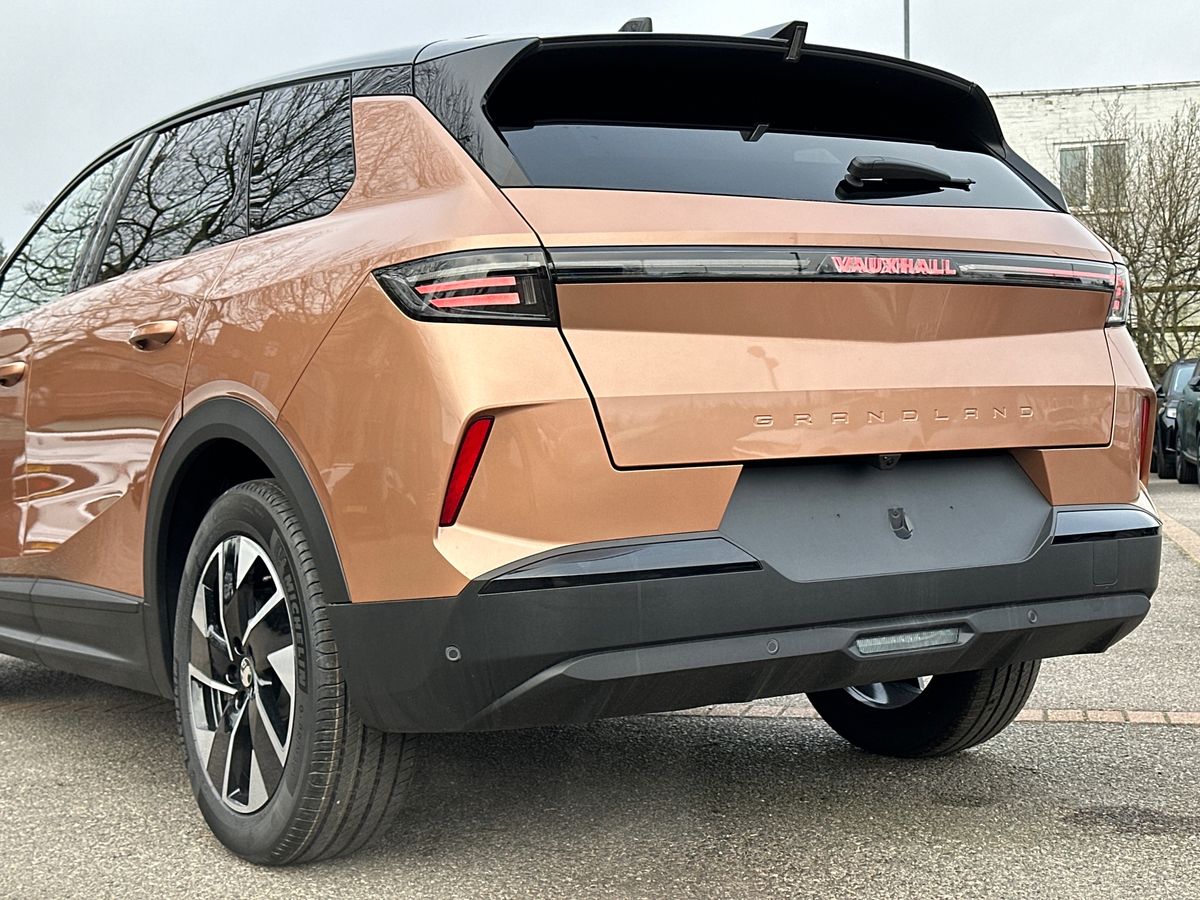 HYBRID 145 E-DCT6 FIXED ROOF