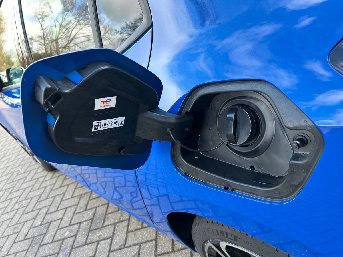 TURBO HYBRID 136 E-DCT6