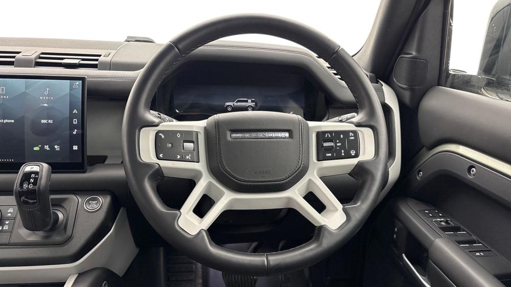 LAND ROVER DEFENDER 110