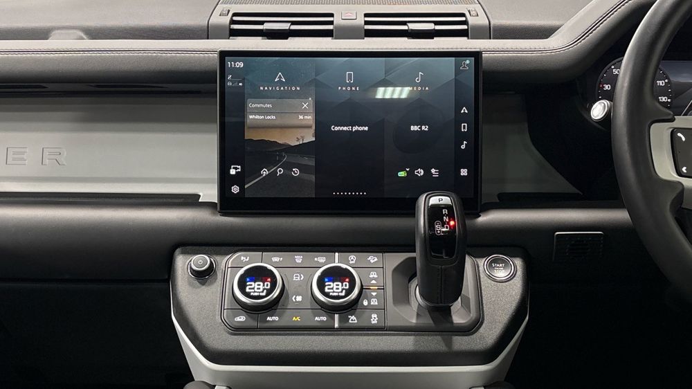 LAND ROVER DEFENDER 110