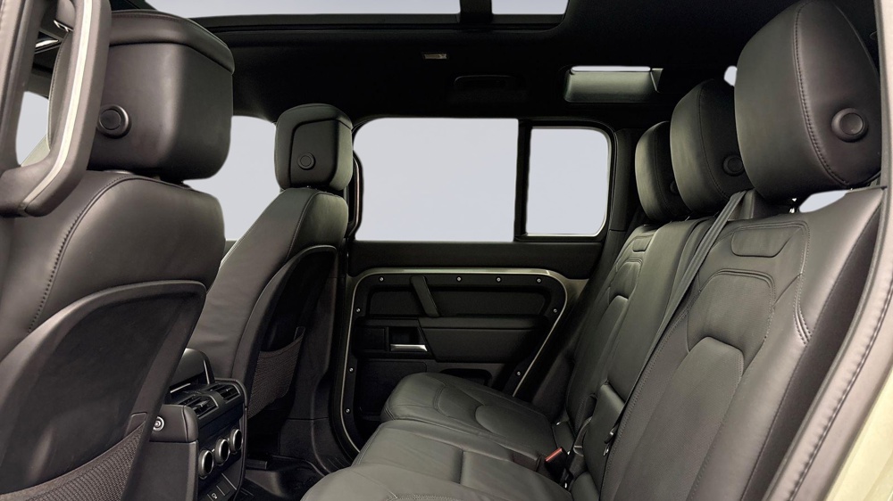LAND ROVER DEFENDER 110