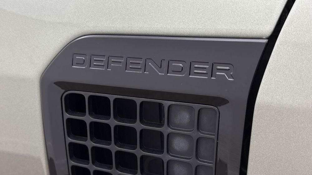 LAND ROVER DEFENDER 110