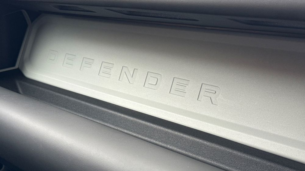 LAND ROVER DEFENDER 90