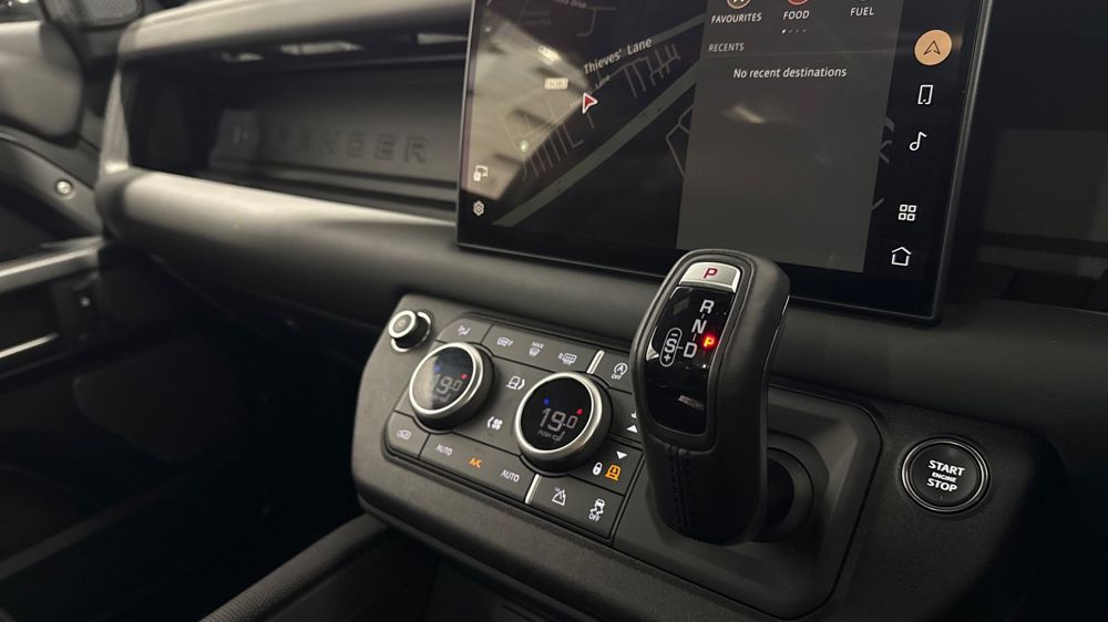 LAND ROVER DEFENDER 90