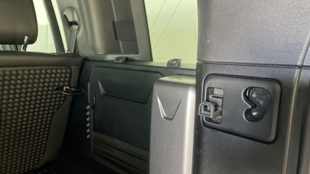 LAND ROVER DEFENDER 110