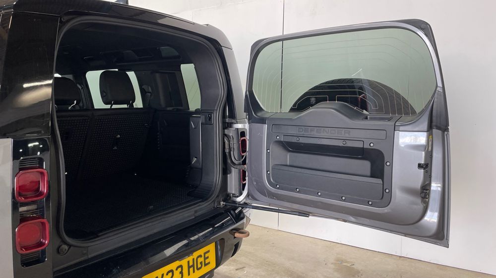 LAND ROVER DEFENDER 110