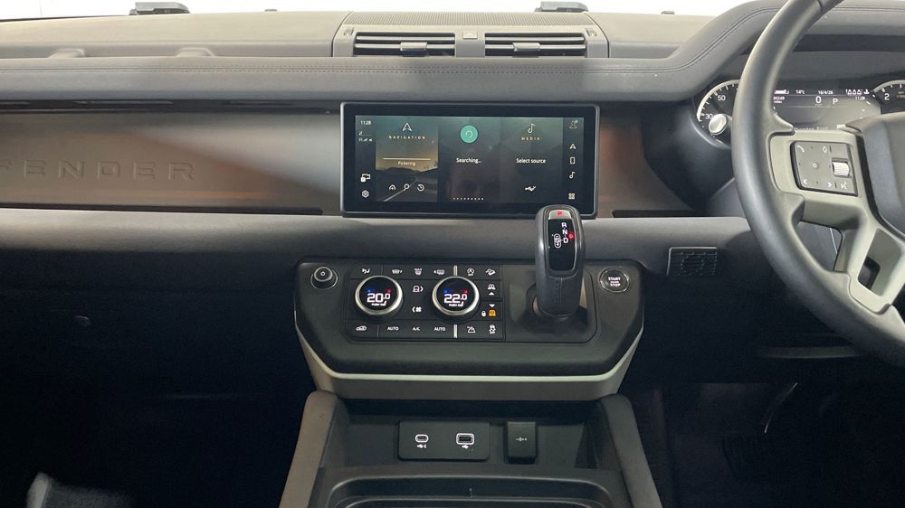 LAND ROVER DEFENDER 110