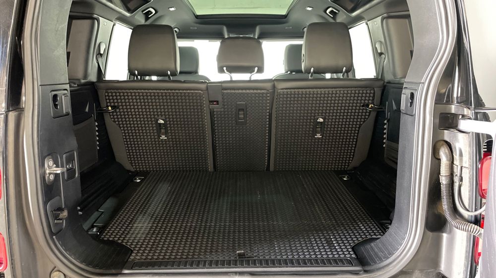 LAND ROVER DEFENDER 110