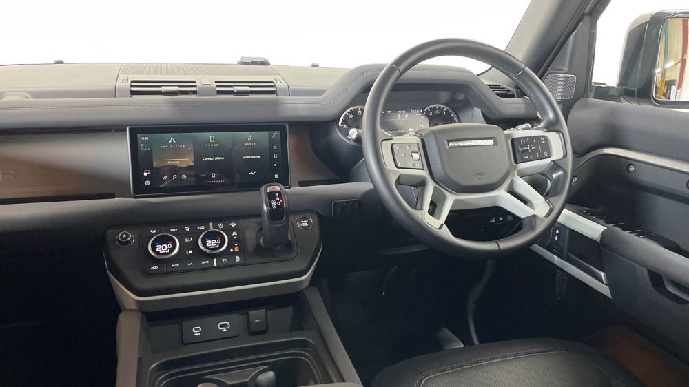 LAND ROVER DEFENDER 110