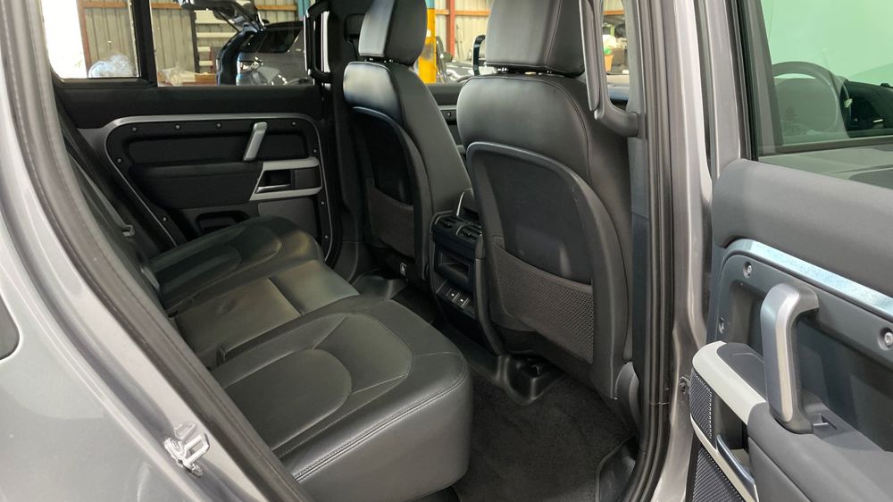 LAND ROVER DEFENDER 110