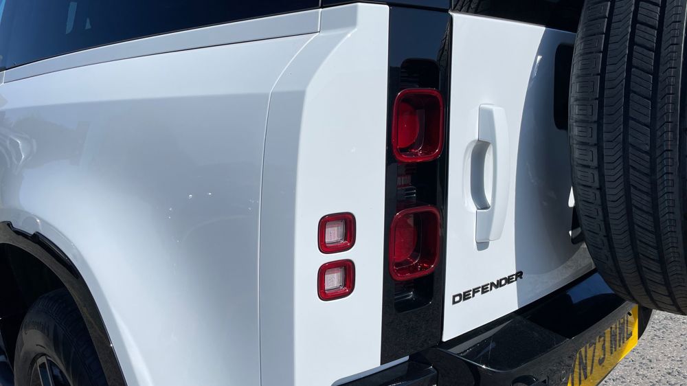 LAND ROVER DEFENDER 90