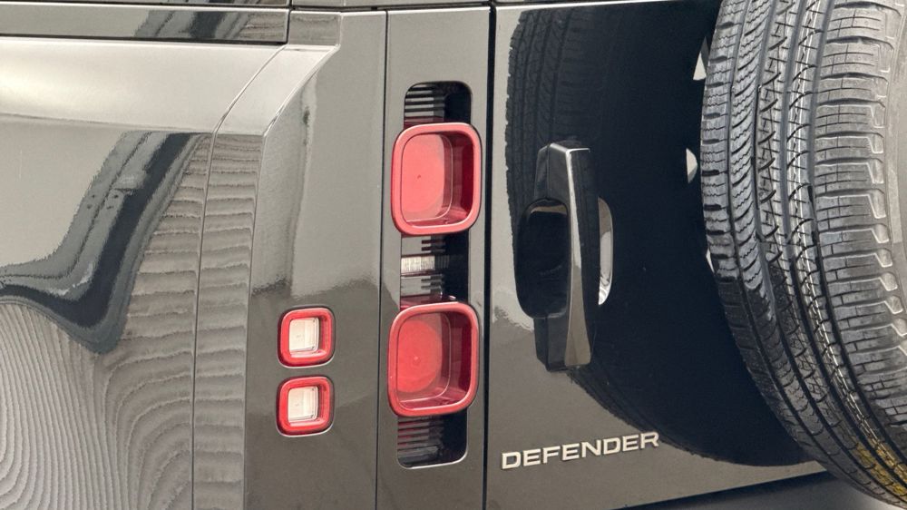 LAND ROVER DEFENDER 110