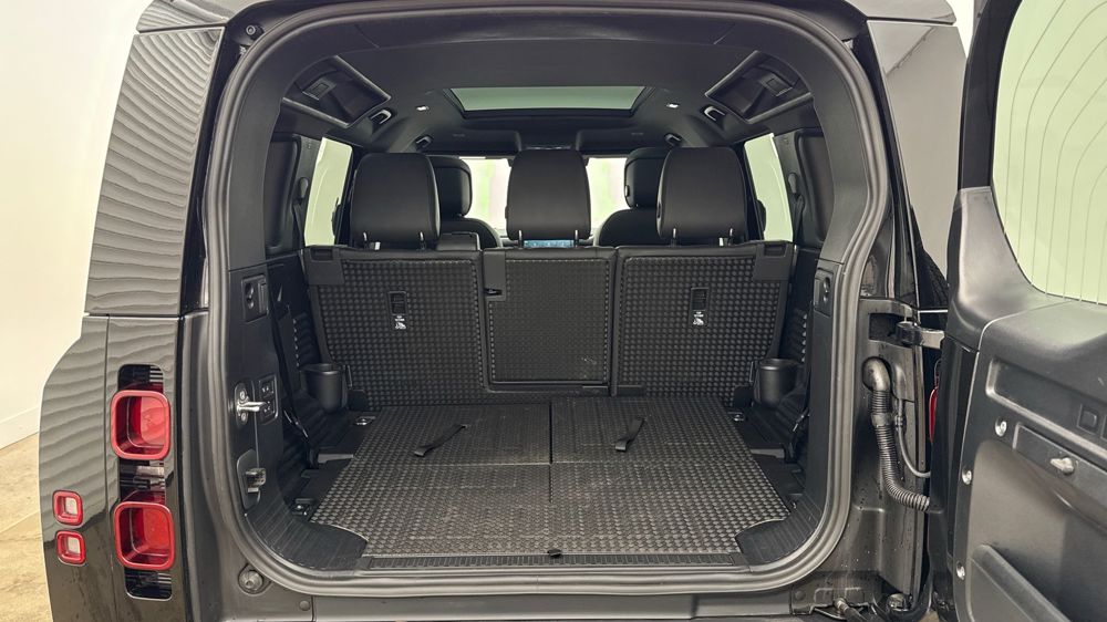 LAND ROVER DEFENDER 110
