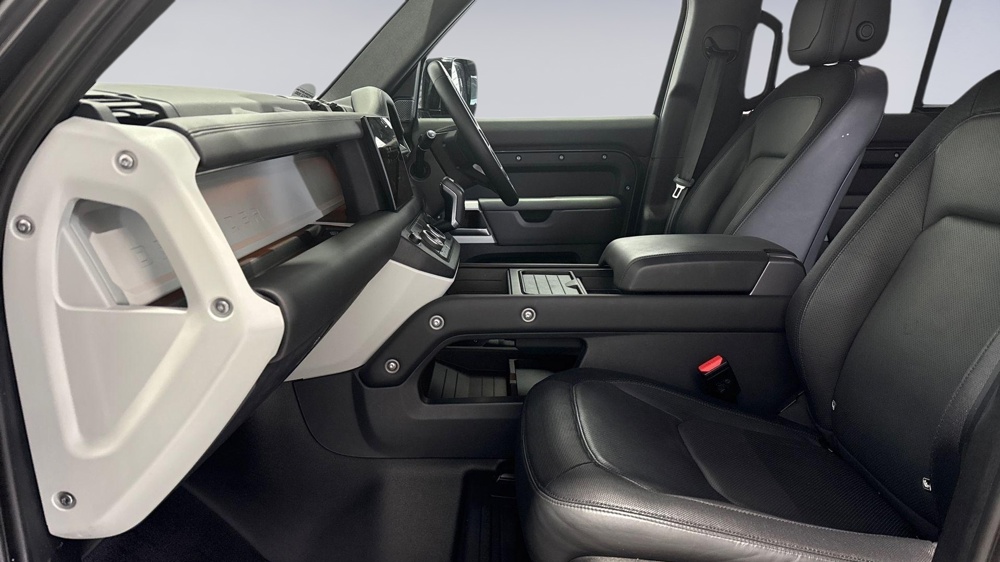 LAND ROVER DEFENDER 110