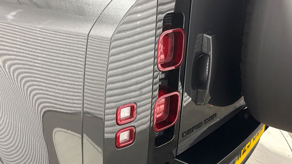 LAND ROVER DEFENDER 110