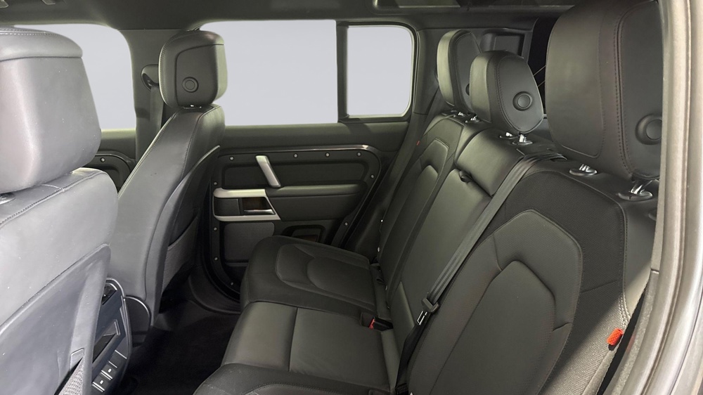LAND ROVER DEFENDER 110