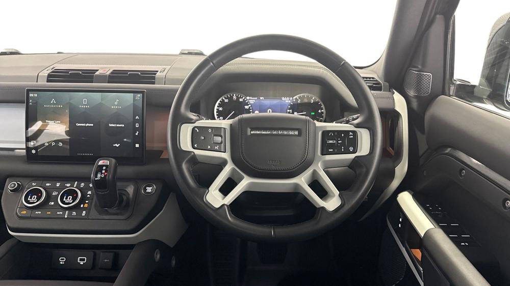 LAND ROVER DEFENDER 110