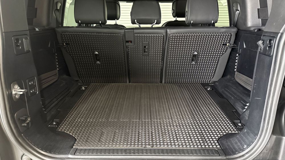 LAND ROVER DEFENDER 110
