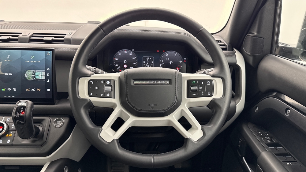 LAND ROVER DEFENDER 130