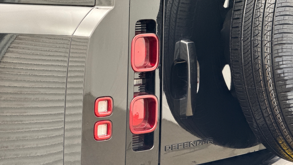 LAND ROVER DEFENDER 130