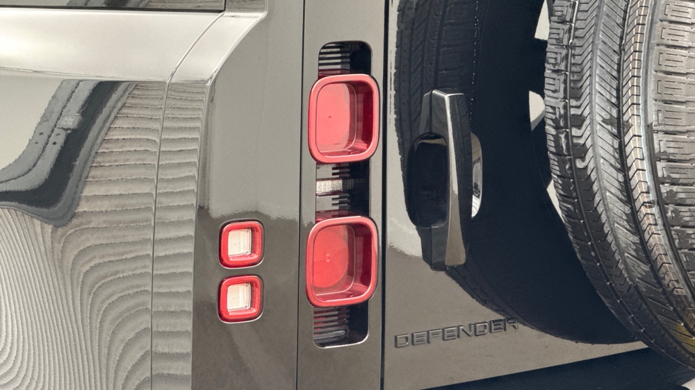 LAND ROVER DEFENDER 110