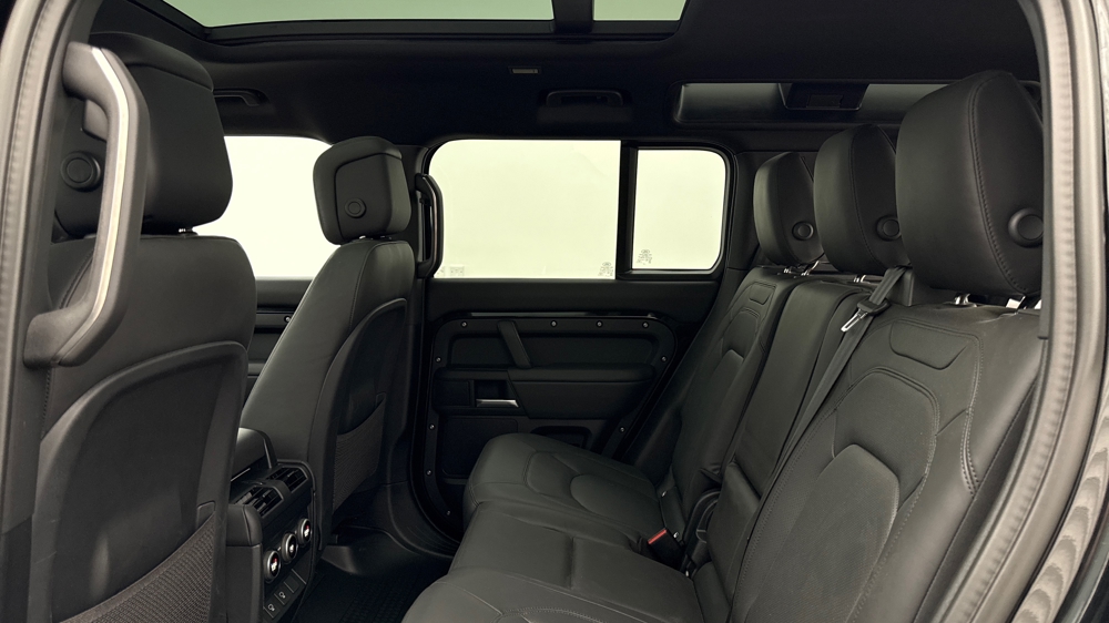 LAND ROVER DEFENDER 110