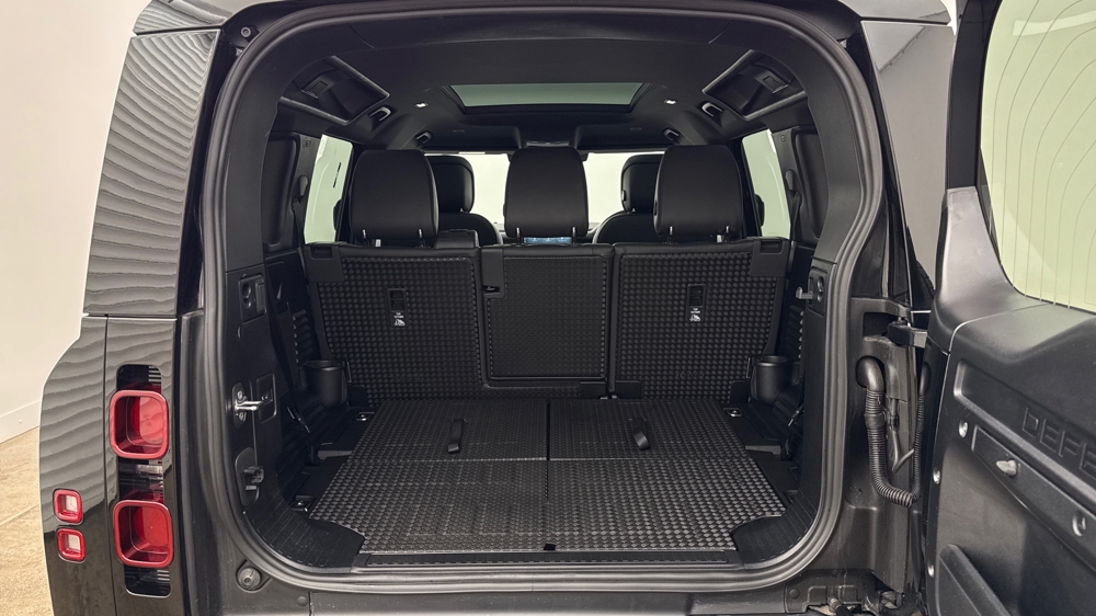 LAND ROVER DEFENDER 110