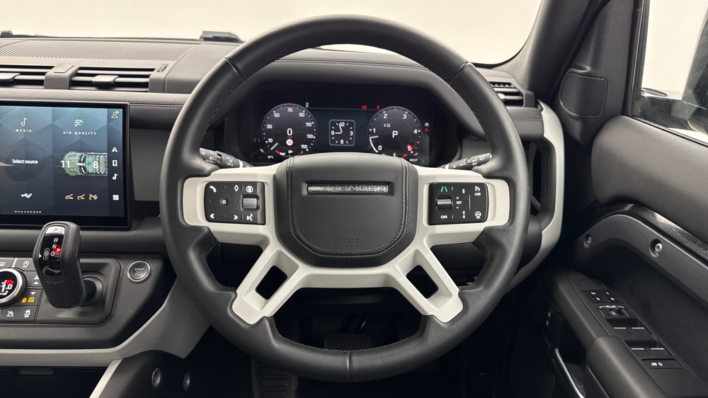 LAND ROVER DEFENDER 110