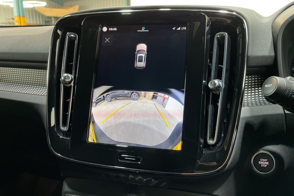 VOLVO XC40