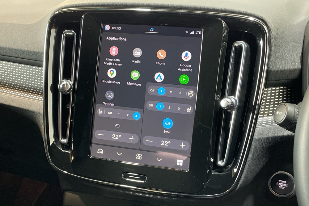 VOLVO XC40