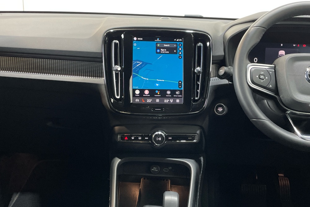 VOLVO XC40