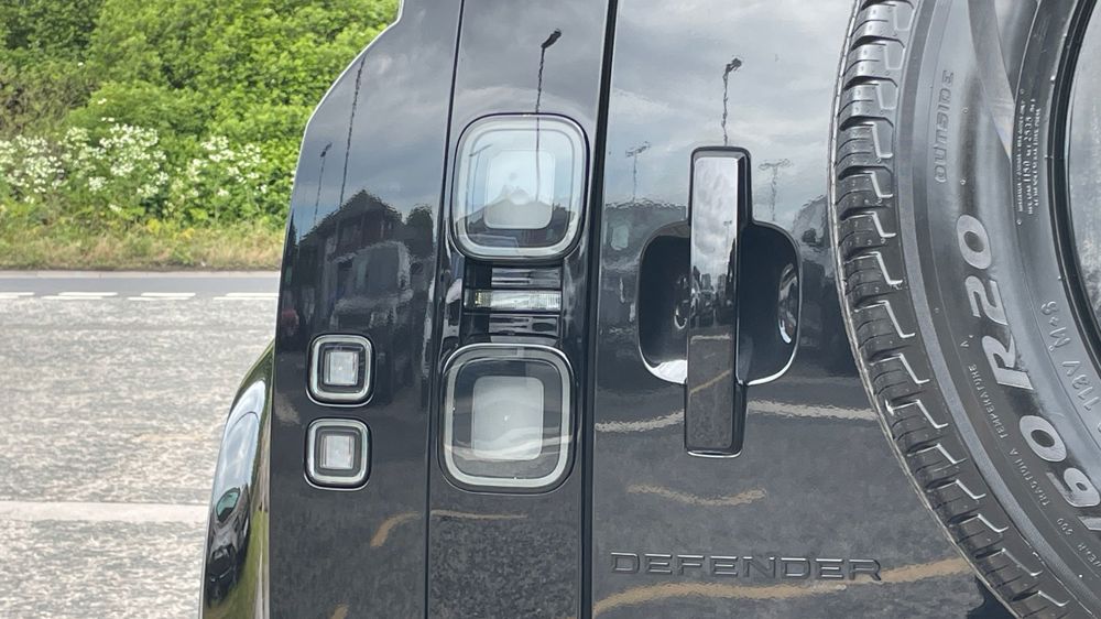 LAND ROVER DEFENDER