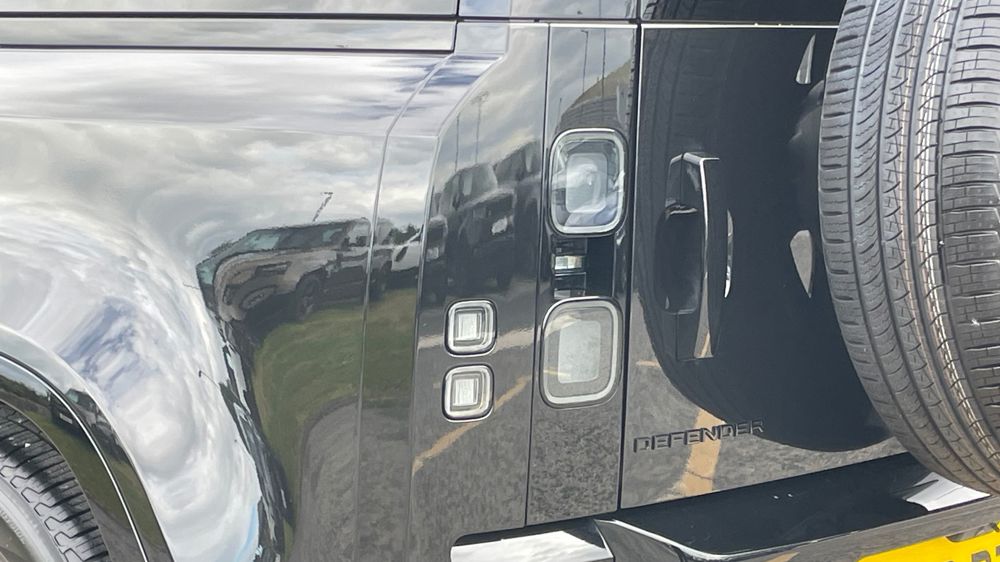 LAND ROVER DEFENDER