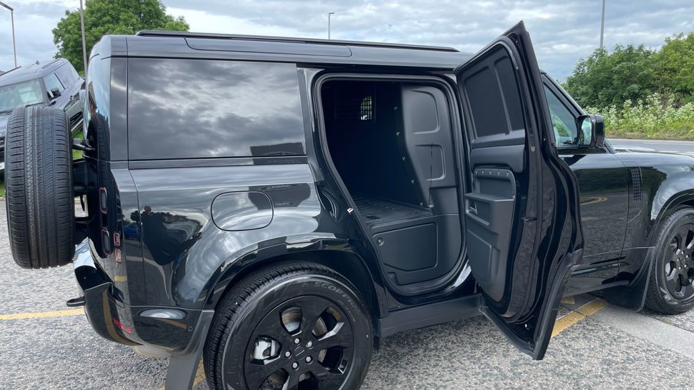 LAND ROVER DEFENDER