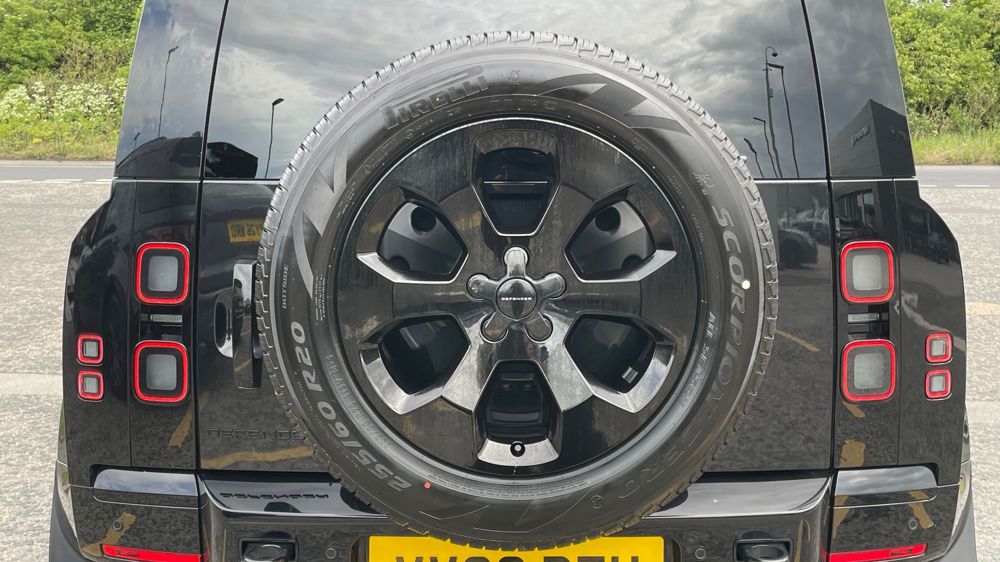 LAND ROVER DEFENDER