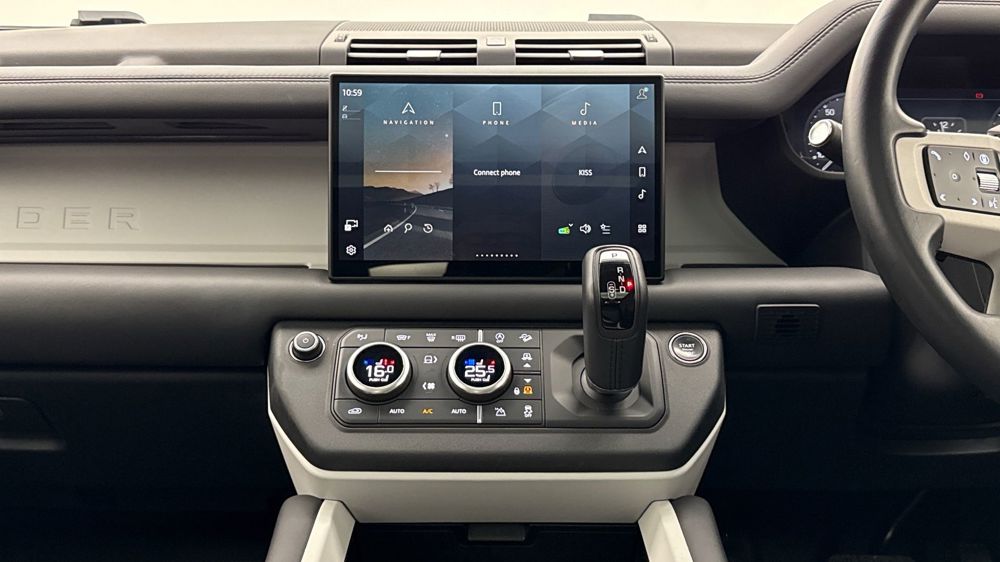LAND ROVER DEFENDER 110