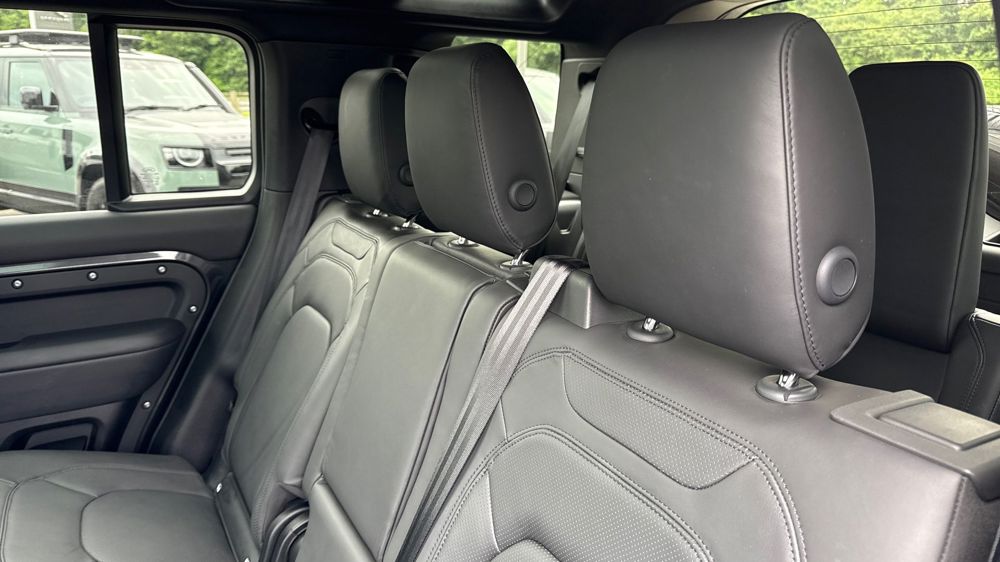LAND ROVER DEFENDER 110
