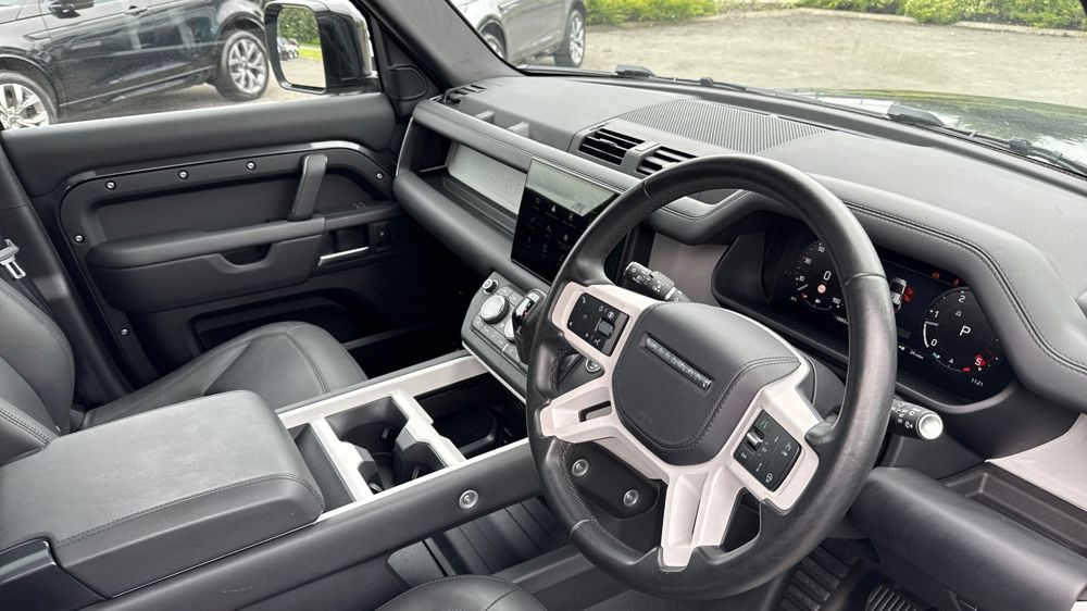 LAND ROVER DEFENDER 110