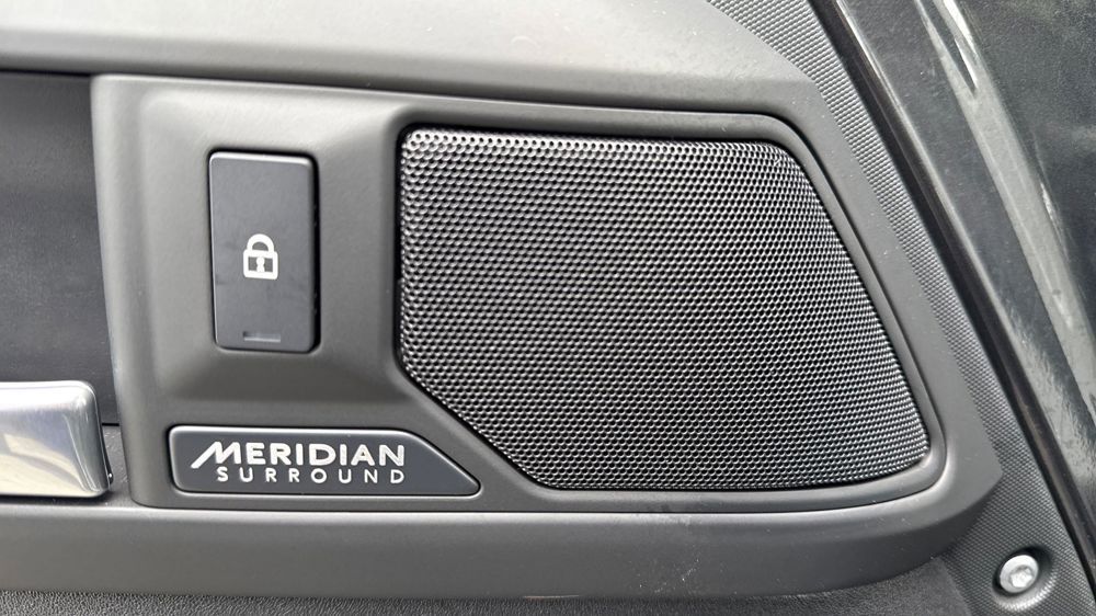 LAND ROVER DEFENDER 110
