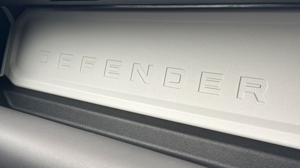 LAND ROVER DEFENDER 110