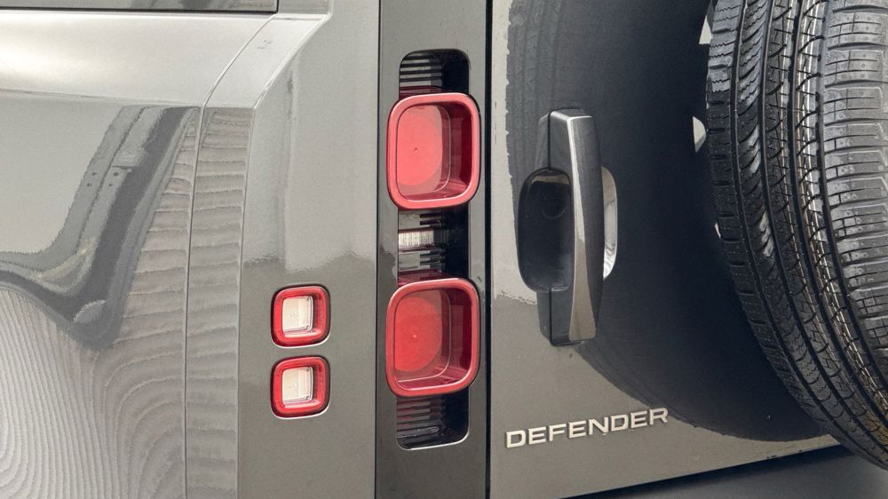 LAND ROVER DEFENDER 110