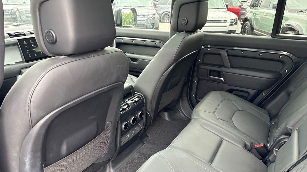 LAND ROVER DEFENDER 110