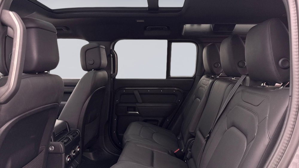 LAND ROVER DEFENDER 110