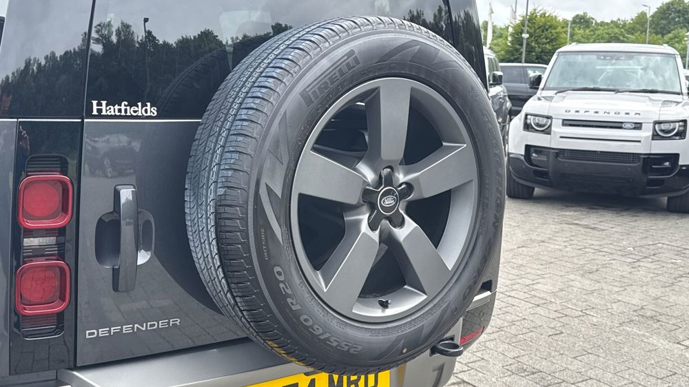 LAND ROVER DEFENDER 110